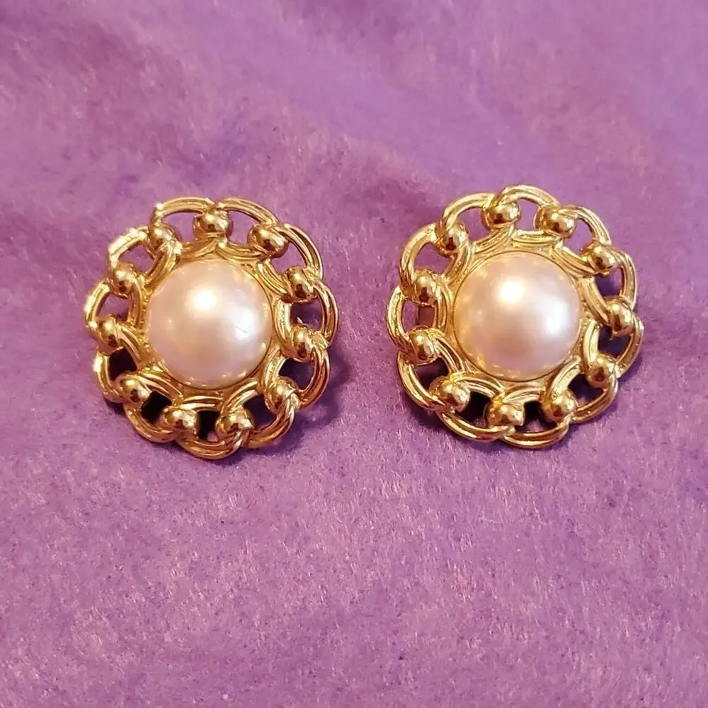 Vintage TRIFARI clip earrings